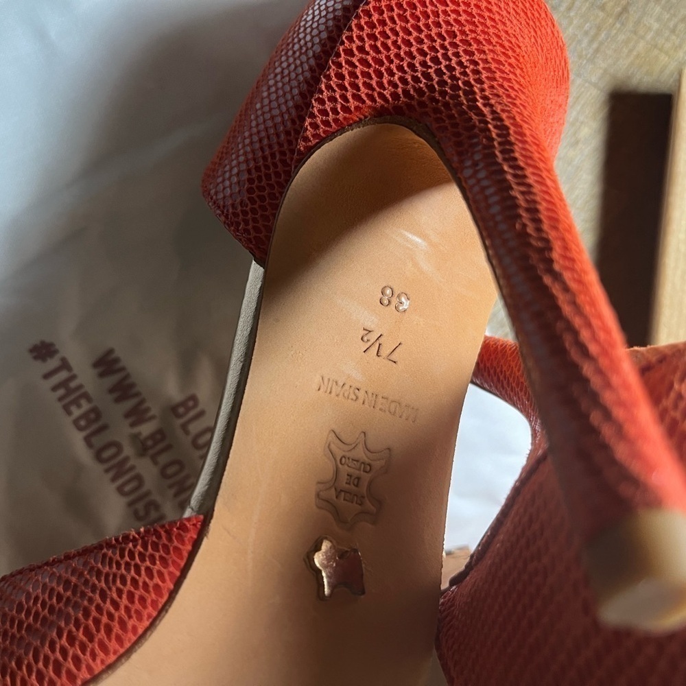 Blondish Red Textured Pointed Toe Pumps - Size 38 / 7.5 US, New in Box - Picture 4 of 5